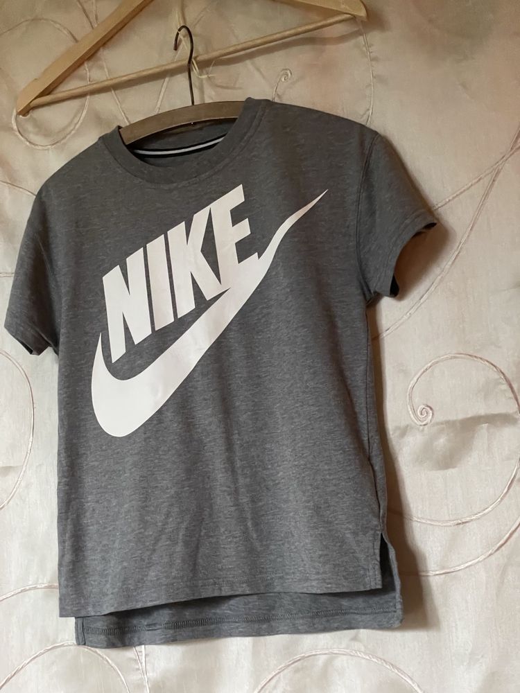 Bluzeczka Nike r S/M (10-12 lat)