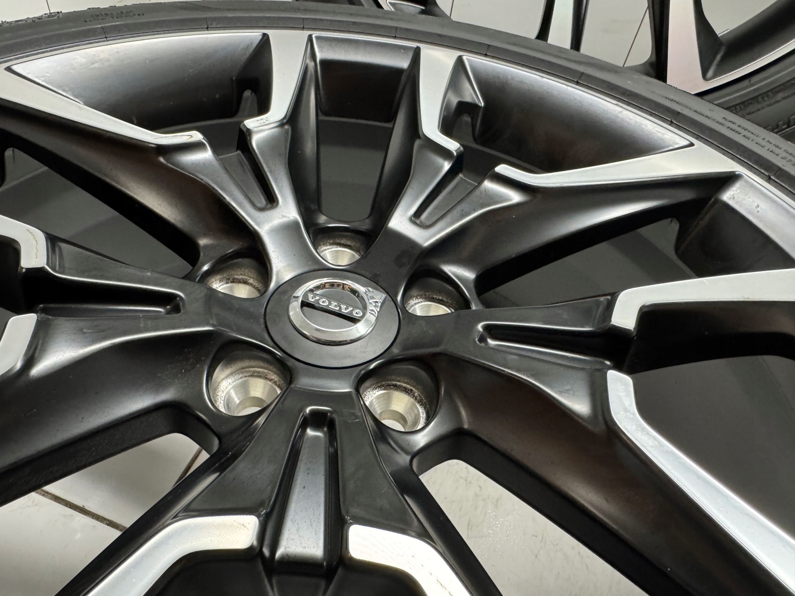 Kola Felgi 20 Volvo V90 V70 r Design Oem Opony Nowe !