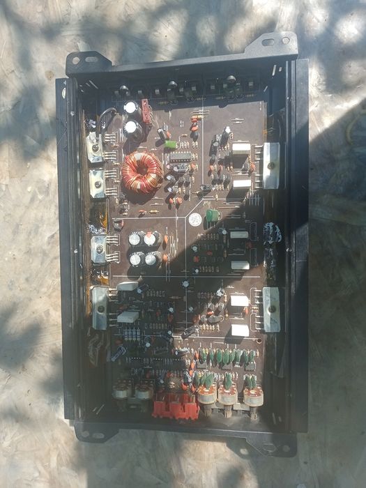 продам усилитель  бошман