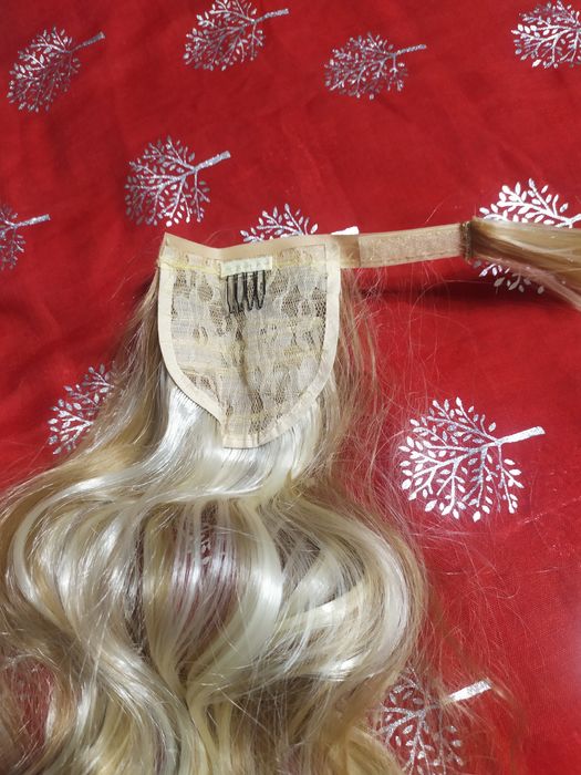 Шиньон-хвіст з штучного волосся.