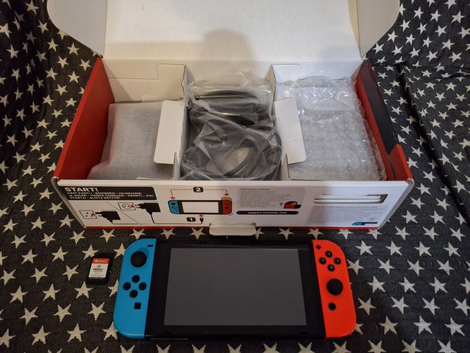 Nintedo Switch Neon Red/Blue + FIFA 23  |  Completa e em ótimo estado!
