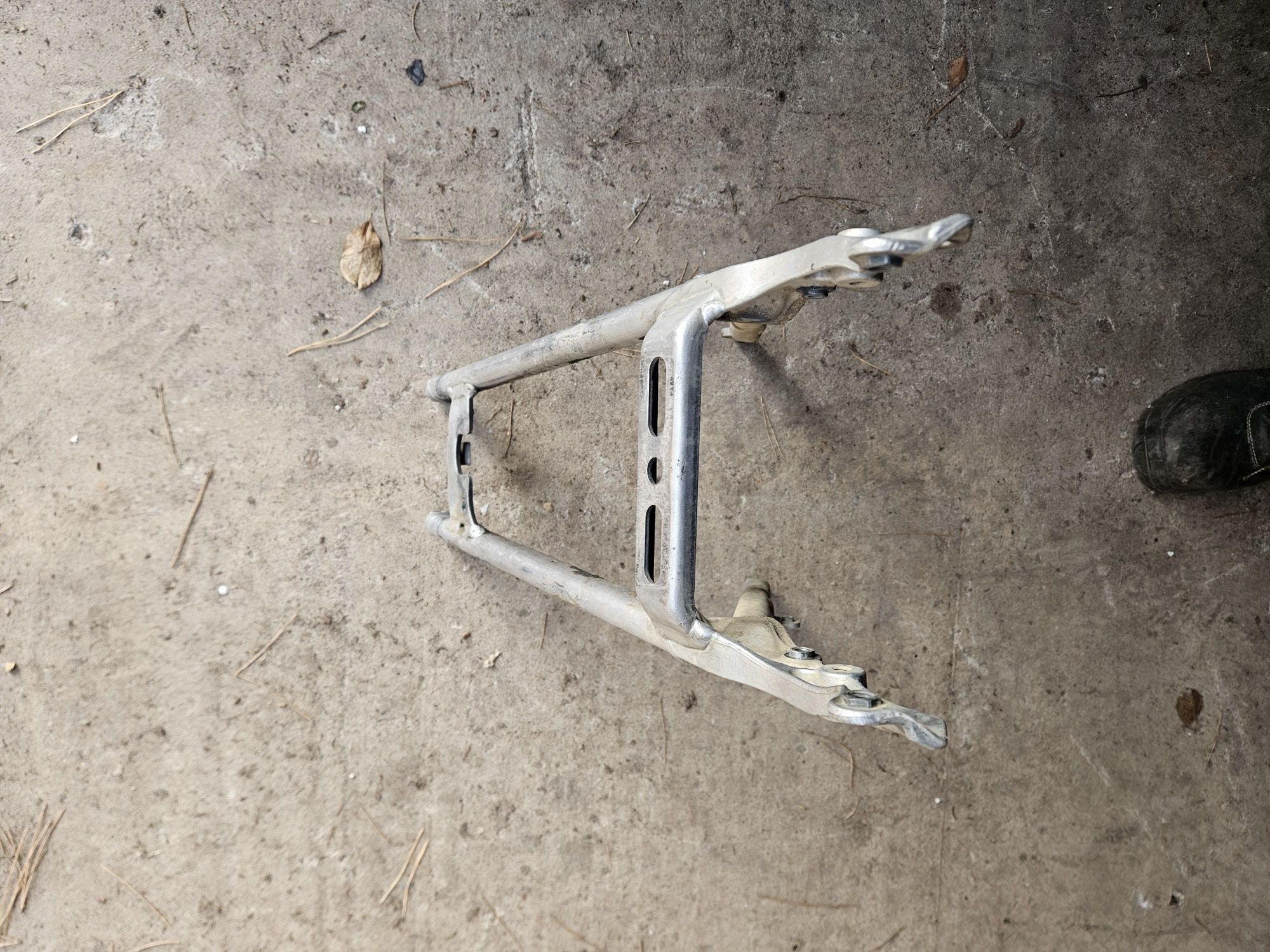 Subframe rama Honda CRF 250 09r, stelaż tył zadupek dwa wydechy
