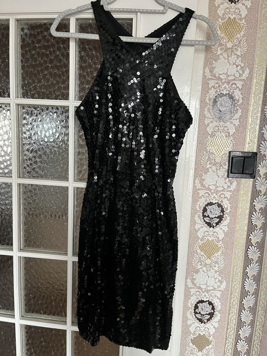 Sukienka cekinowa sylwestrowa