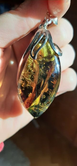 Wyjątkowy wisior bursztyn w srebrnej oprawie