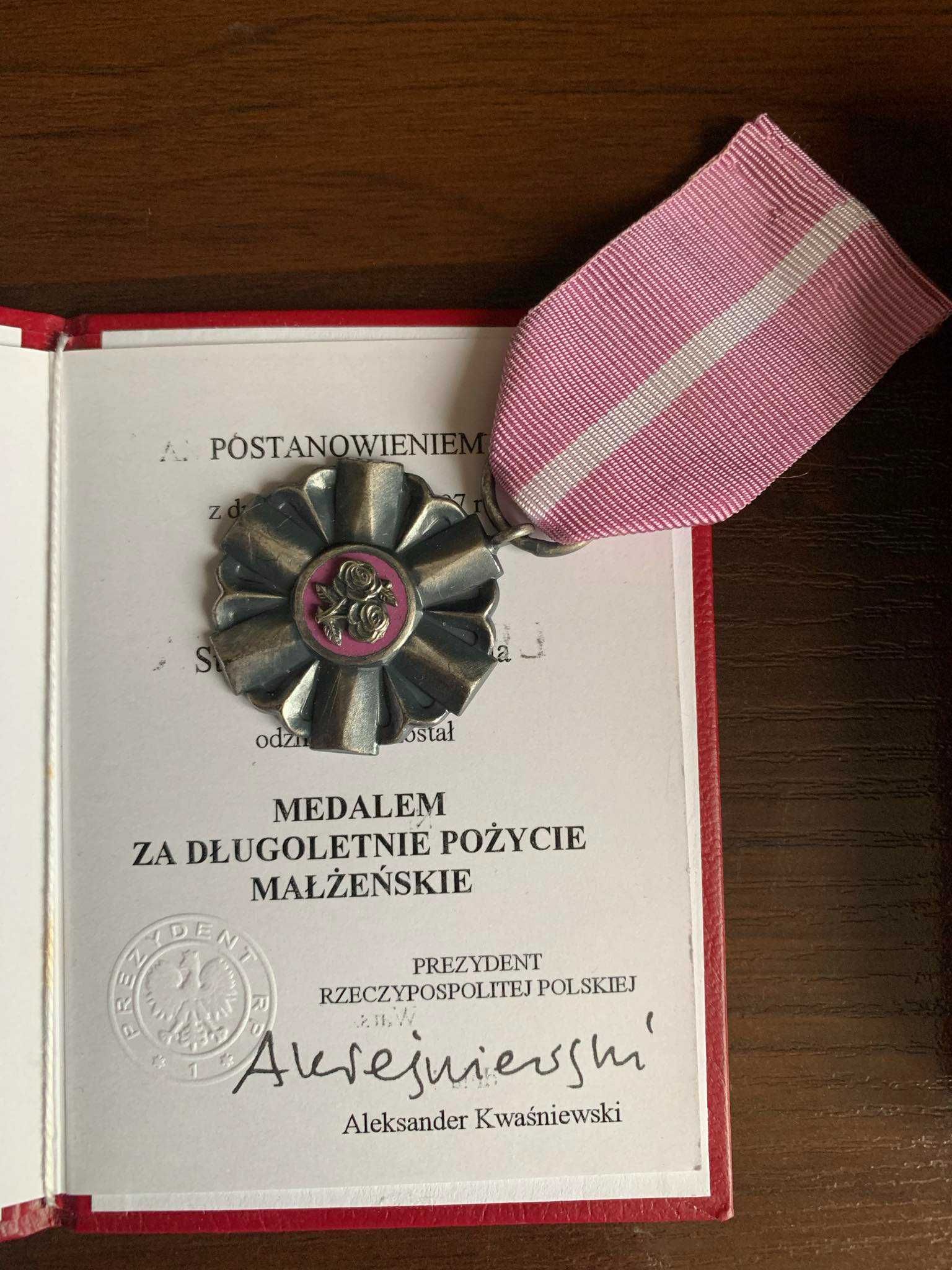 Medal RP za długoletnie pożycie. Pudełko nadanie