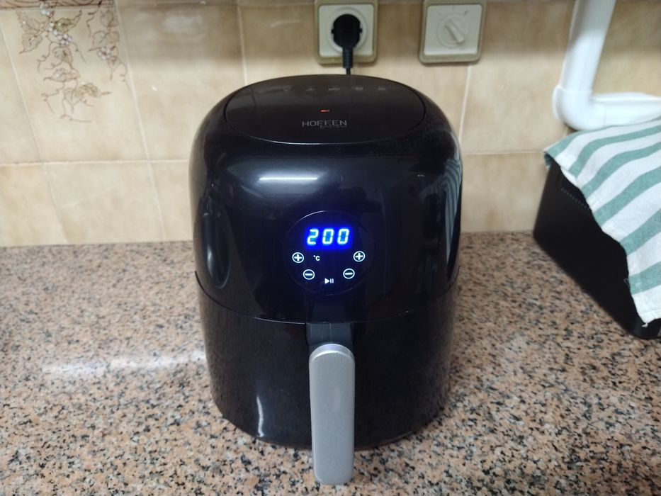Fritadeira Air Fryer da marca Hoffen casa quarto apartamento vivenda.