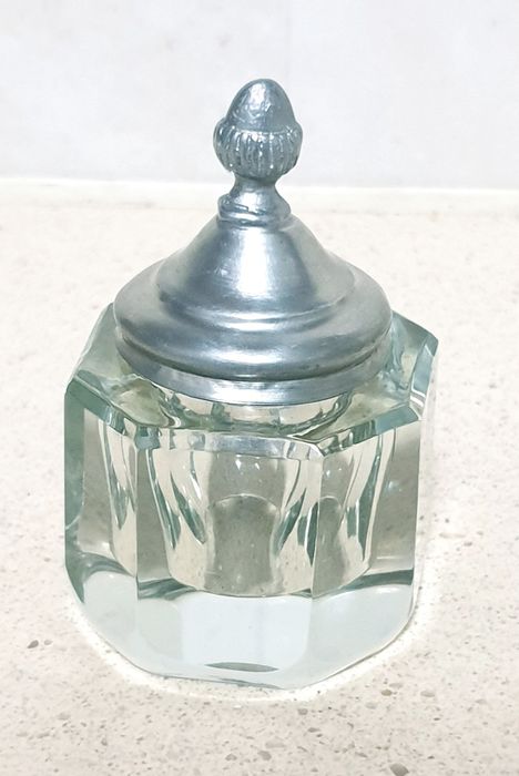 Raro antigo tinteiro em estanho com motivo de dragões