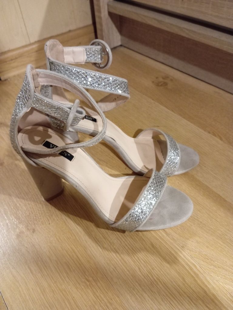 Buty na wysokim obcasie