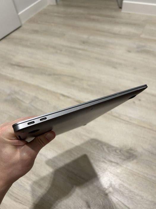 Продам Macbook Air M1 2020 8Gb 128Gb