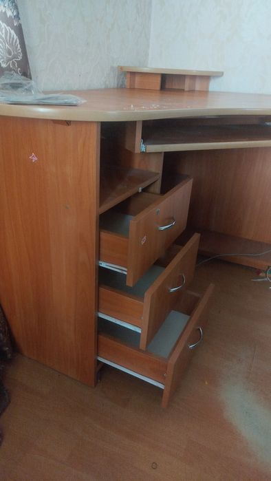 Продам письмовий стіл