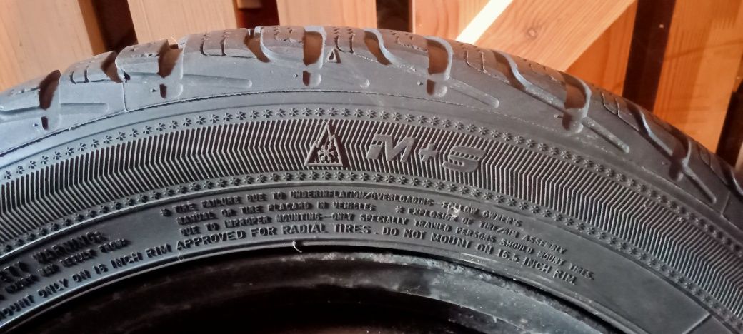 Opony zimowe na felgach 205/55 R16