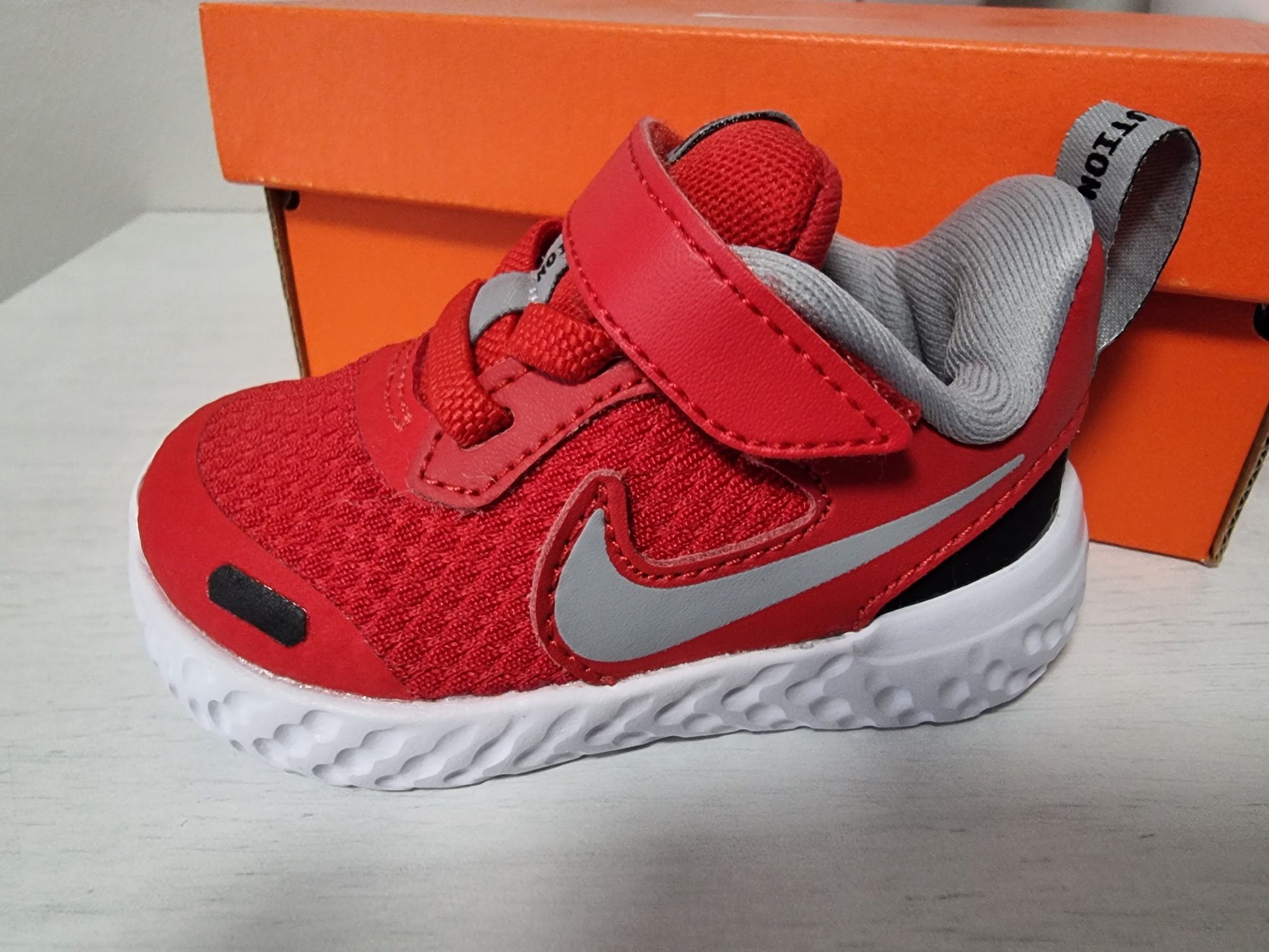 Nowe Buty Nike niemowlęce rozmiar 18,5