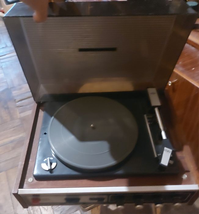 Виниловый проигрыватель Akords Stereo с колонками