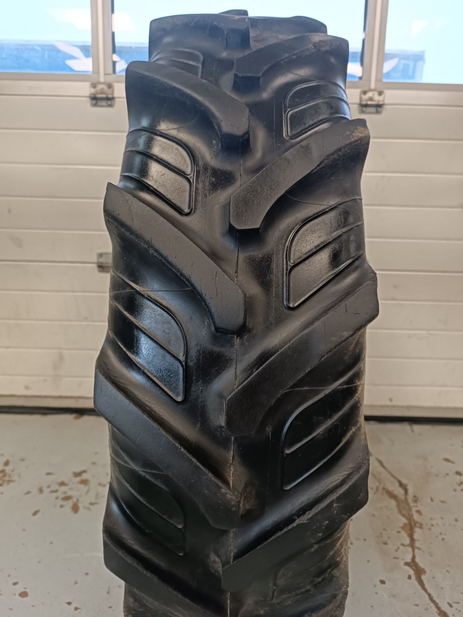 11.2R24 Taurus Point 8 opona rolnicza  11.2-24