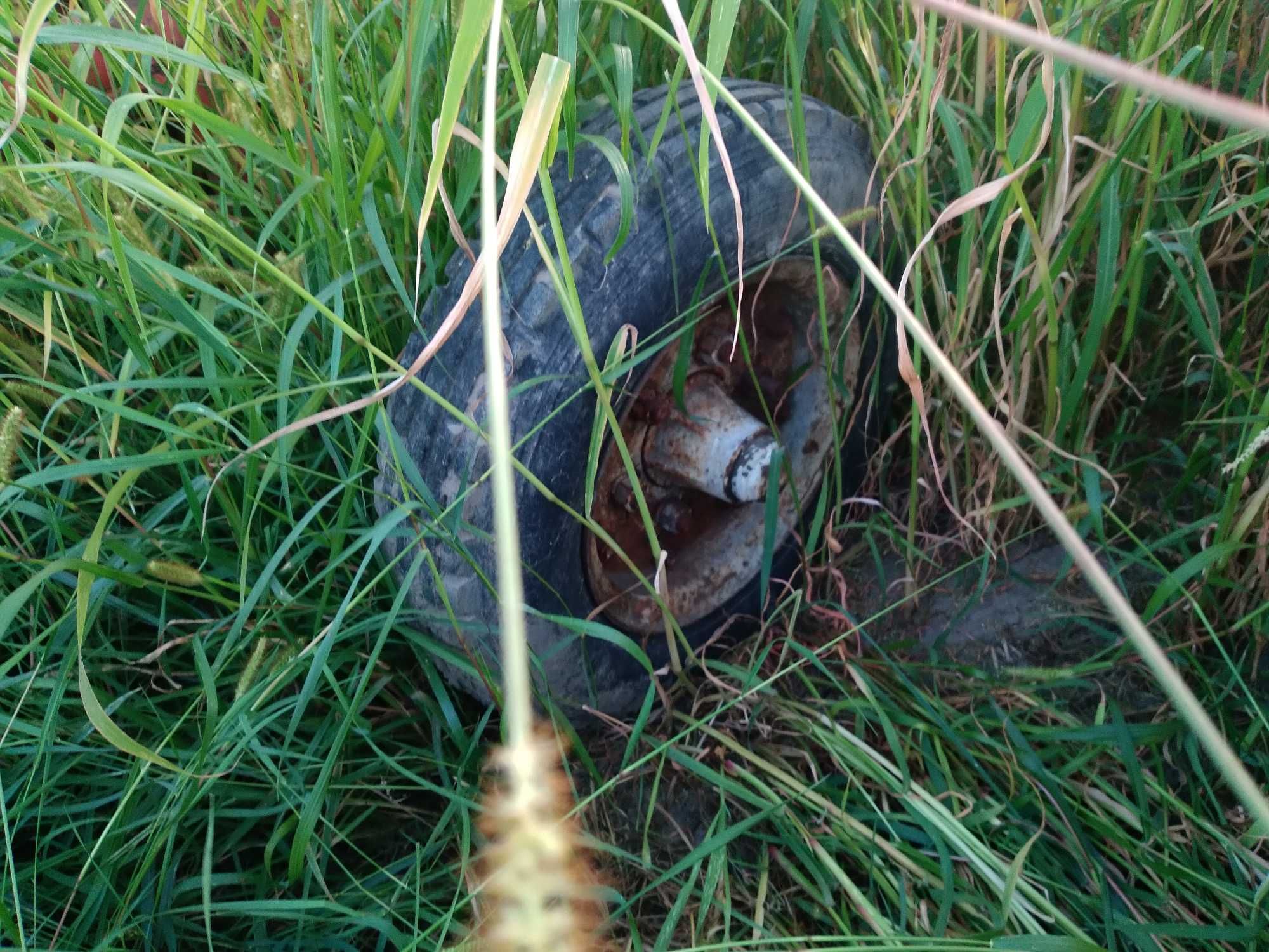 Wózek do hederu do Bizon Z-056; jest podpora, koła na pełnym powietrzu