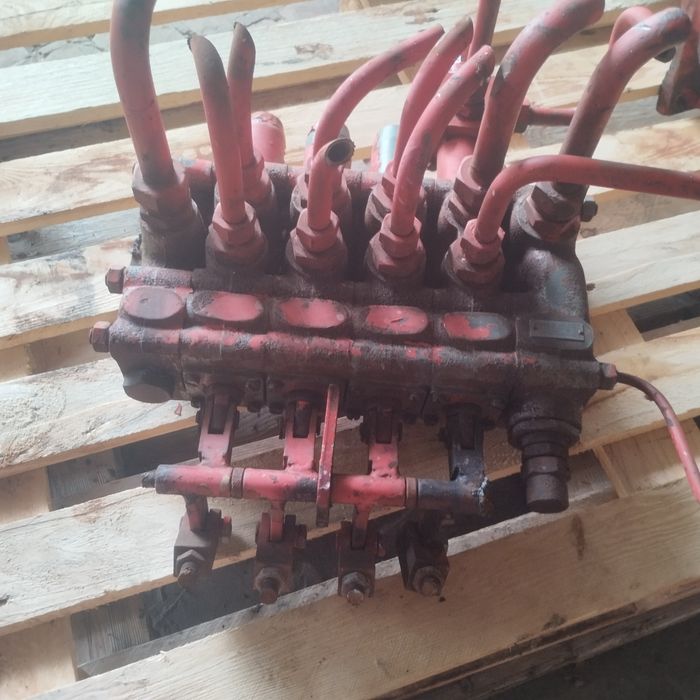 Rozdzielacz hydrauliczny, 4 sekcje