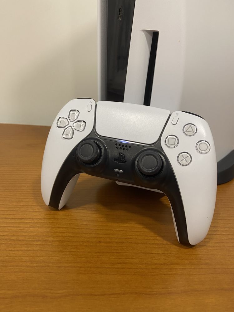 PS5 Standard Edition (825Gb) c/ Comando (Branco)