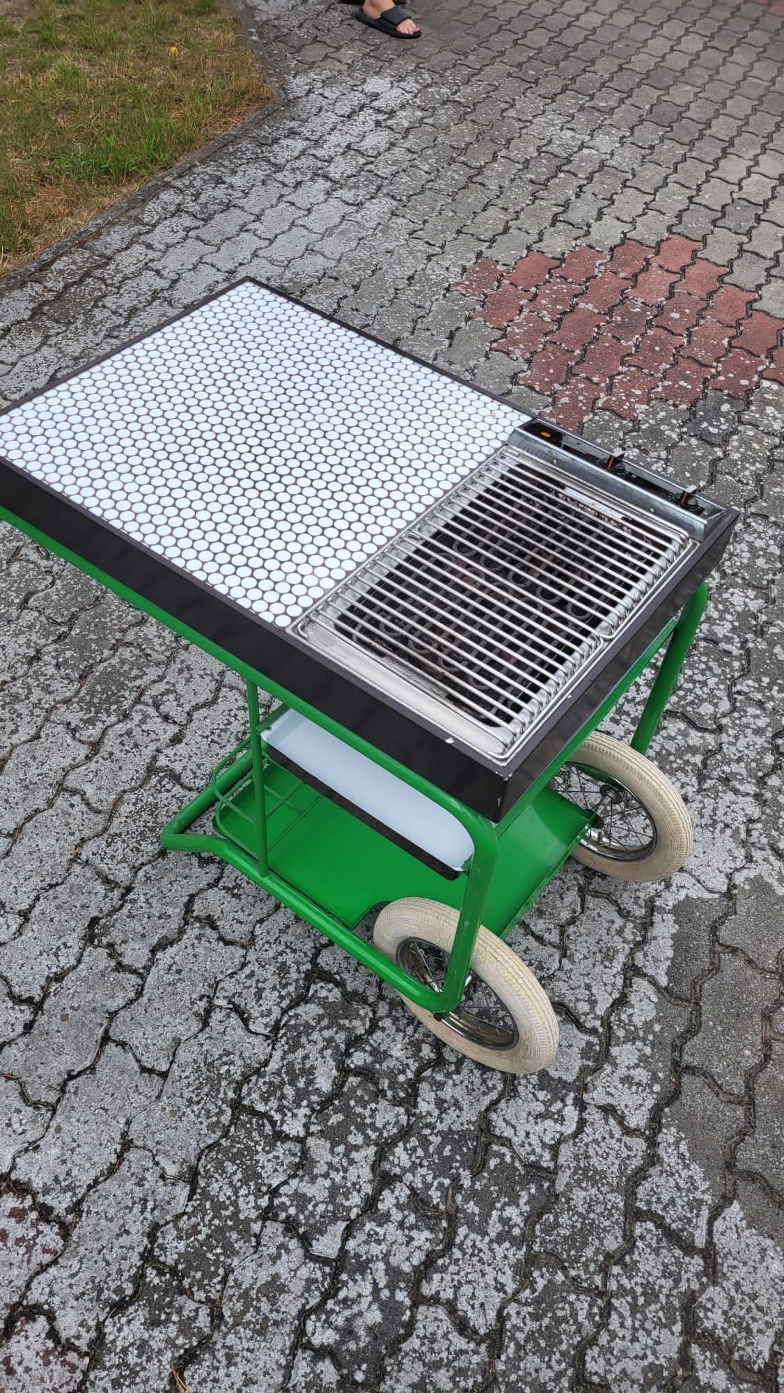 Gaggenau grill elektryczny kółka stolik niemiecki