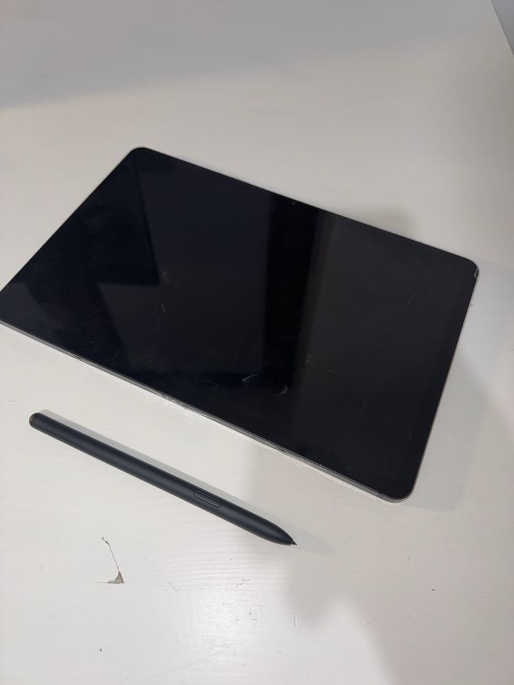 Samsung Galaxy Tab S8 256 GB Stan jak nowy, w folii, etui w zestawie