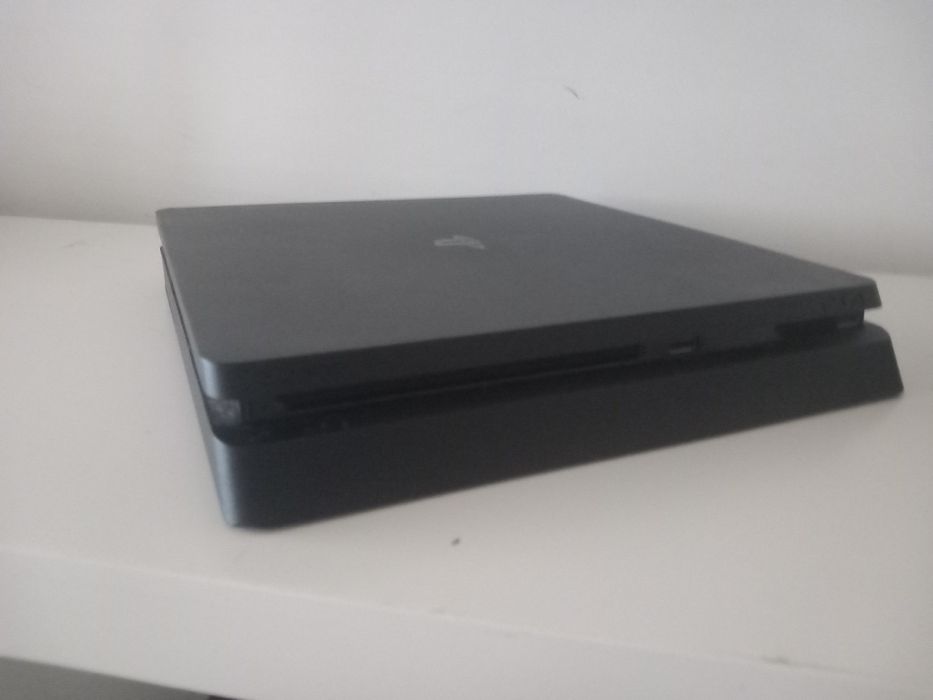 PS4     1 TB     Nova com cabos