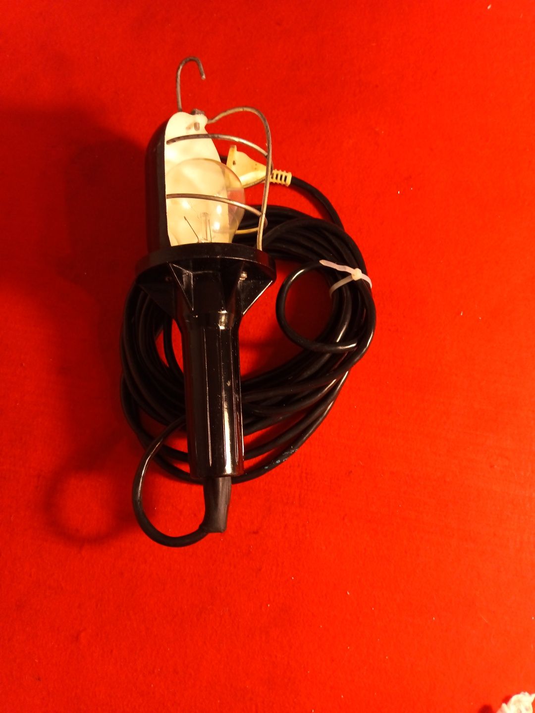 Lampa warsztatowa z czasów PRL