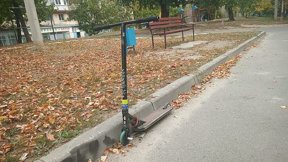 Продам трюковой самокат в хорошем состоянии
