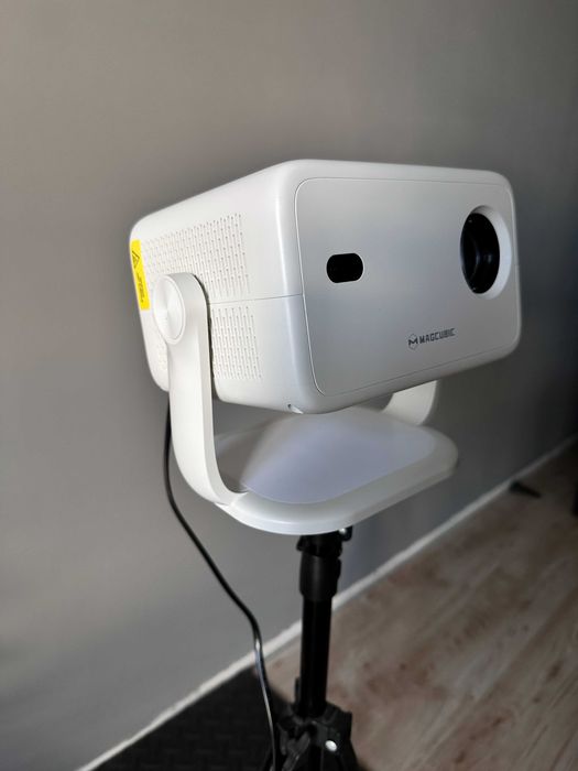 Magcubic L018 проектор 4K з автофокусом та Android 11 для кіно і відео