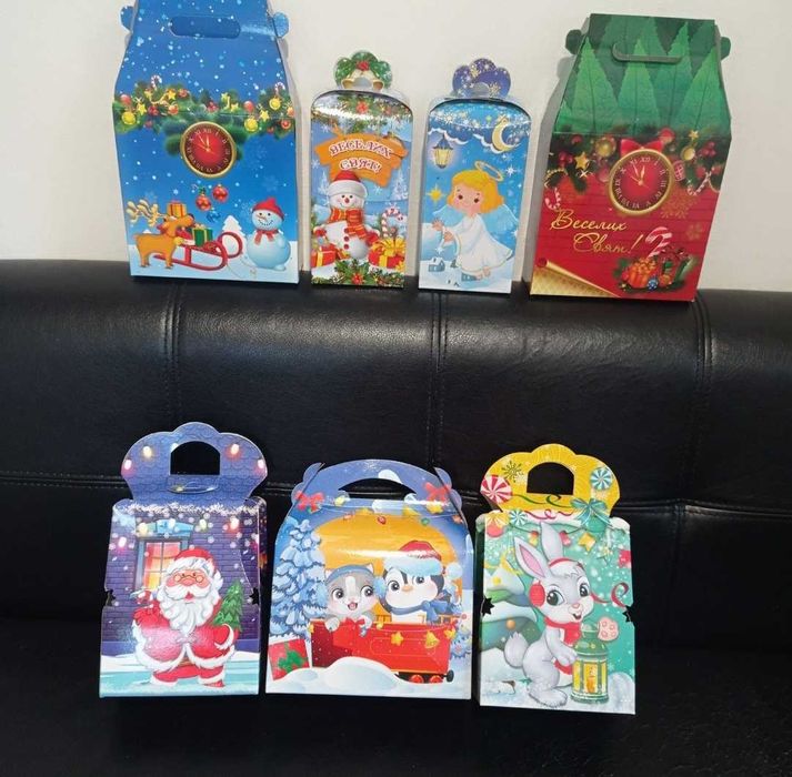 Коробки для новорічних подарунків