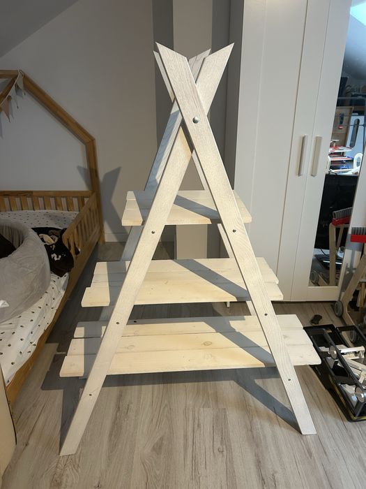 Regal na zabawki lub ksiazki