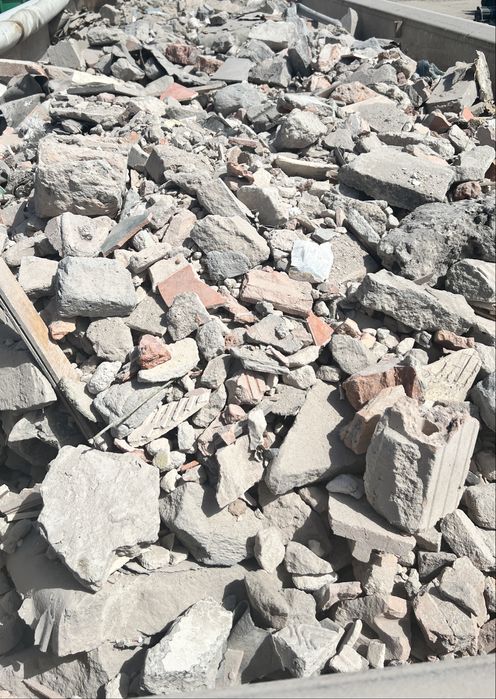 Gruz rozbiórkowy  na drogi place ładny