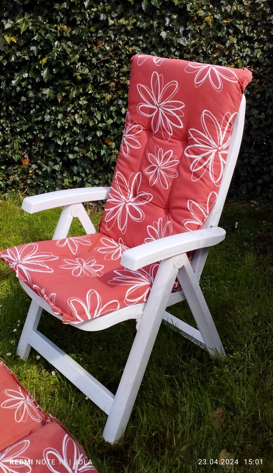 Komplet poduszek na krzesła ogrodowe z regulowanym oparciem. Poduszka