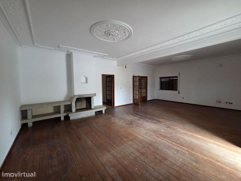 Andar moradia T4 para arrendamento em Mangualde