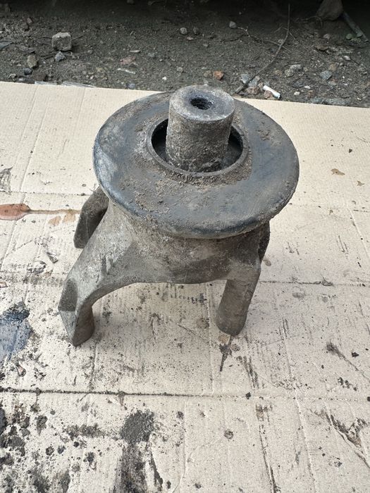 Подушка опора двигателя фольцваген т5 volkswagen