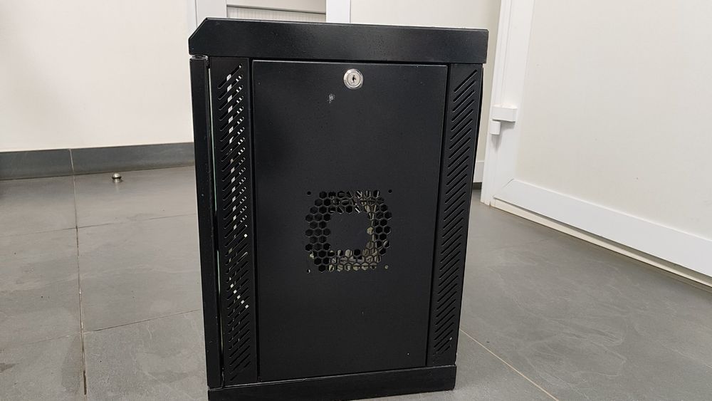 Шафа серверна б/у