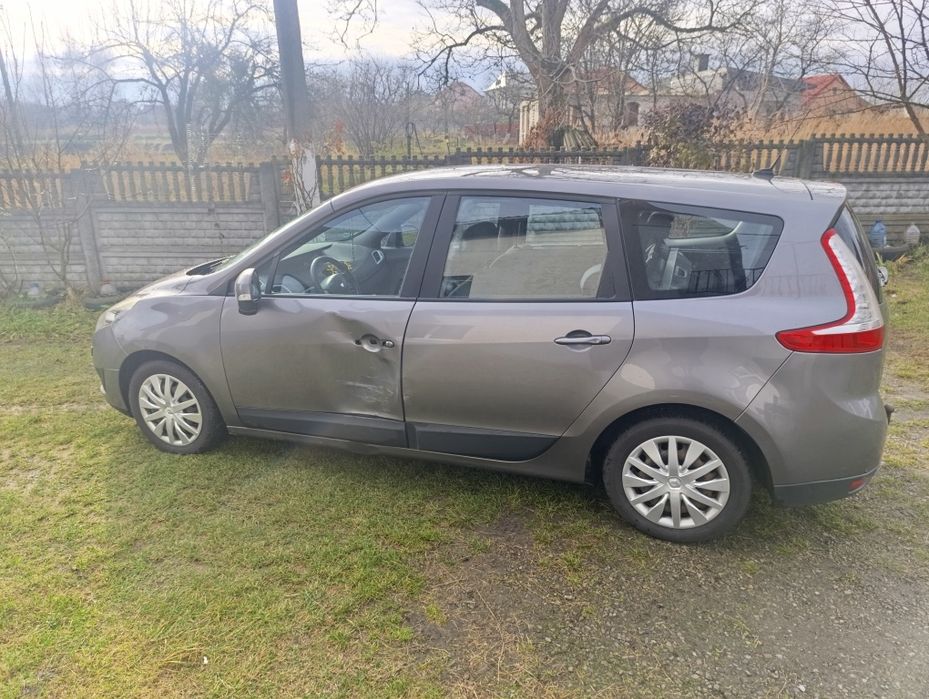 Продам renault grand scenic 2010 1.9 dci