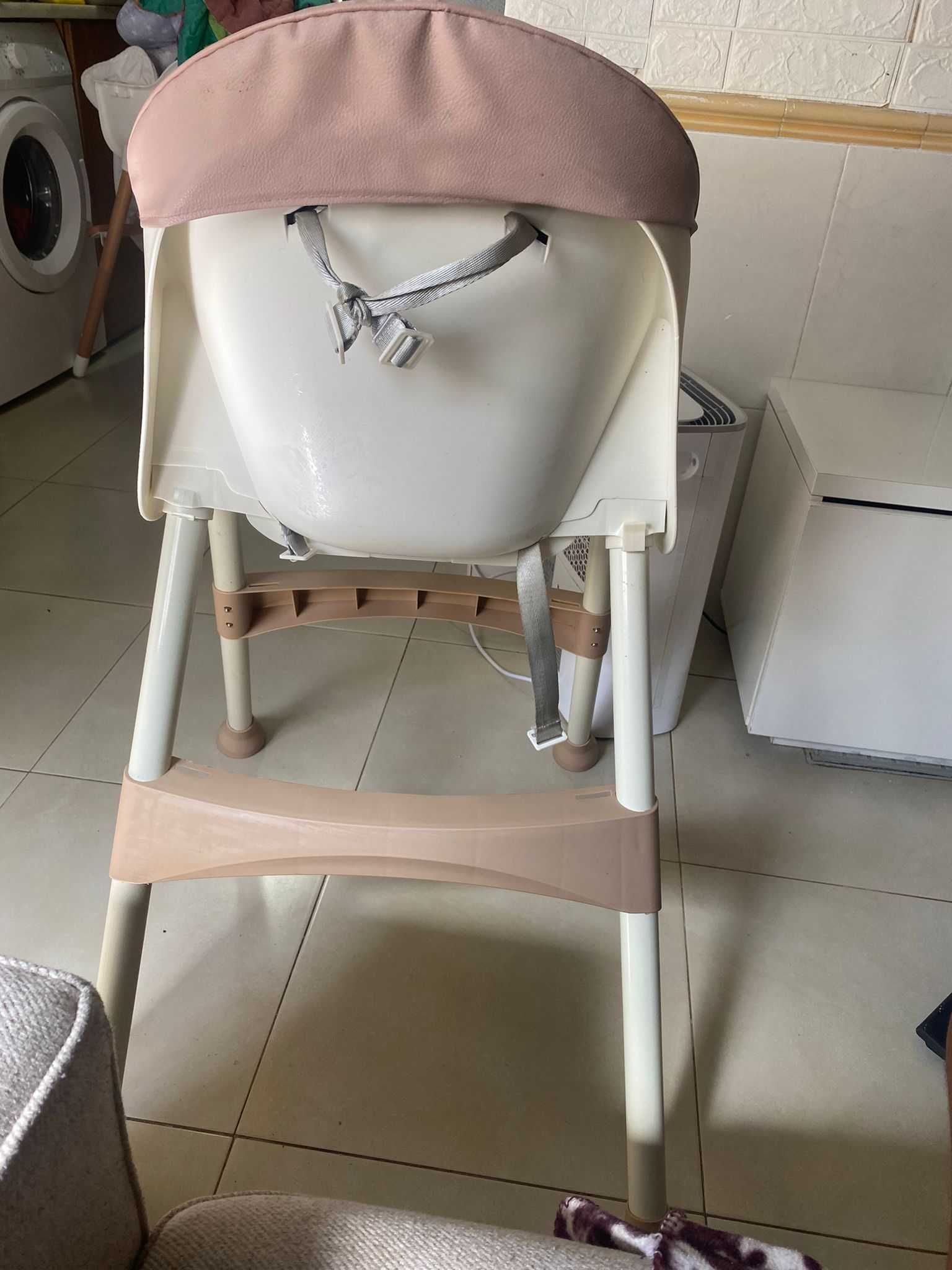 Cadeira Alta de Bebê com Cinto de Segurança - Bom Estado