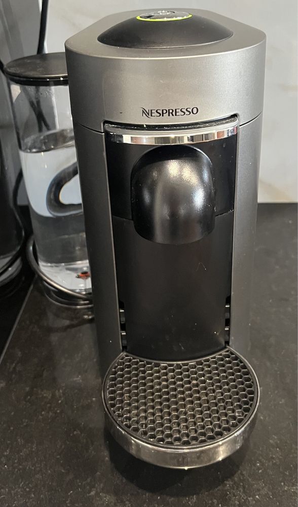 Máquina Nespresso VertuoPlus Deluxe Titan D cinza