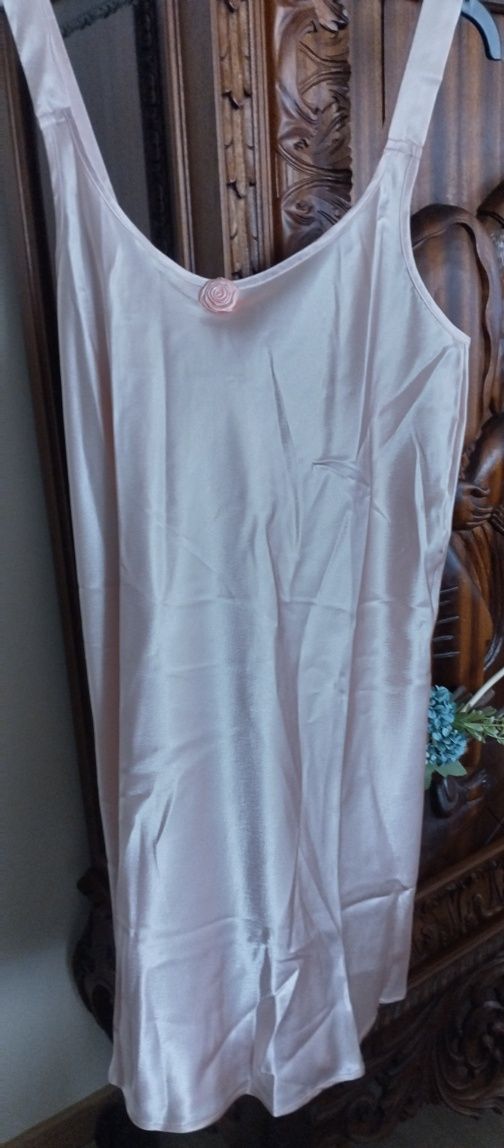 Conjunto camisa de dormir e robe em cetim cor salmão