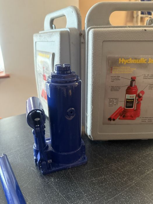 Podnosnik butelkowy słupkowy 4 ton