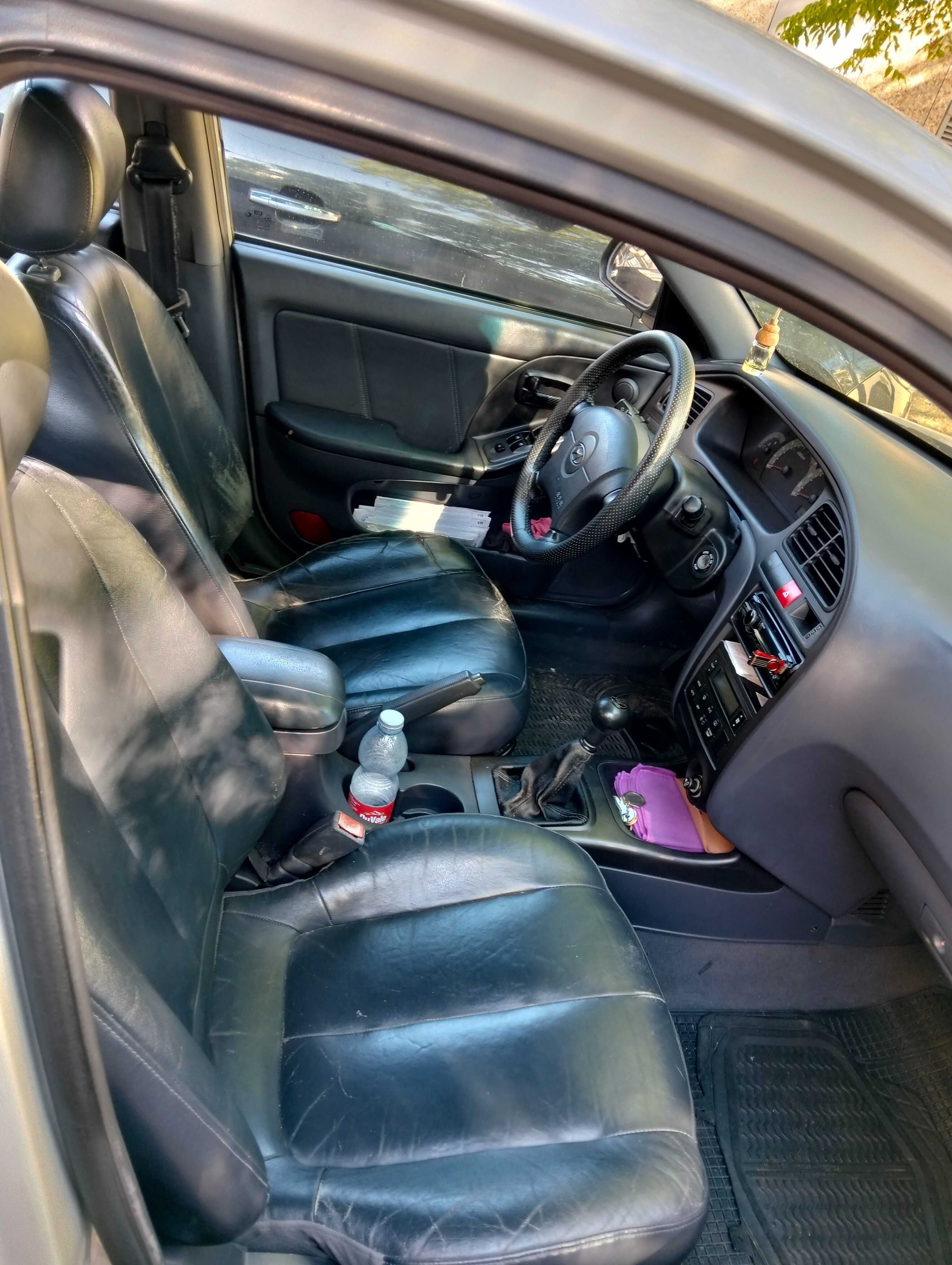 Vendo Hyundai Elantra 1.6 gasolina