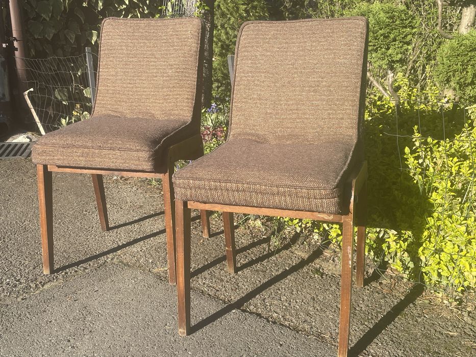 Krzesła AGA J. Chierowki