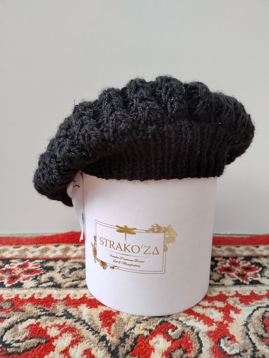 Продам берет в'язаний.