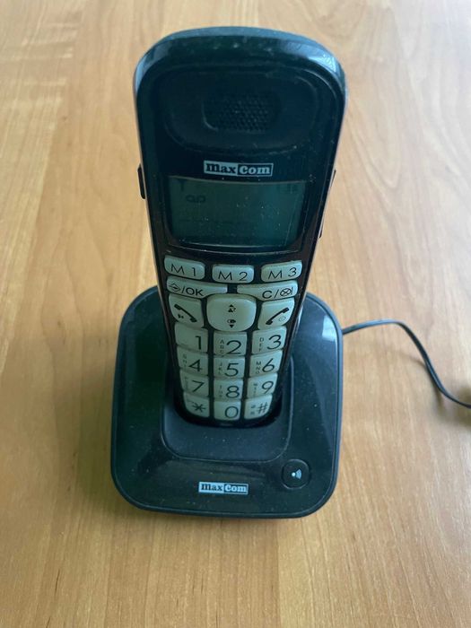 Telefon stacjonarny dla seniora MaxCom duże podświetlane przyciski