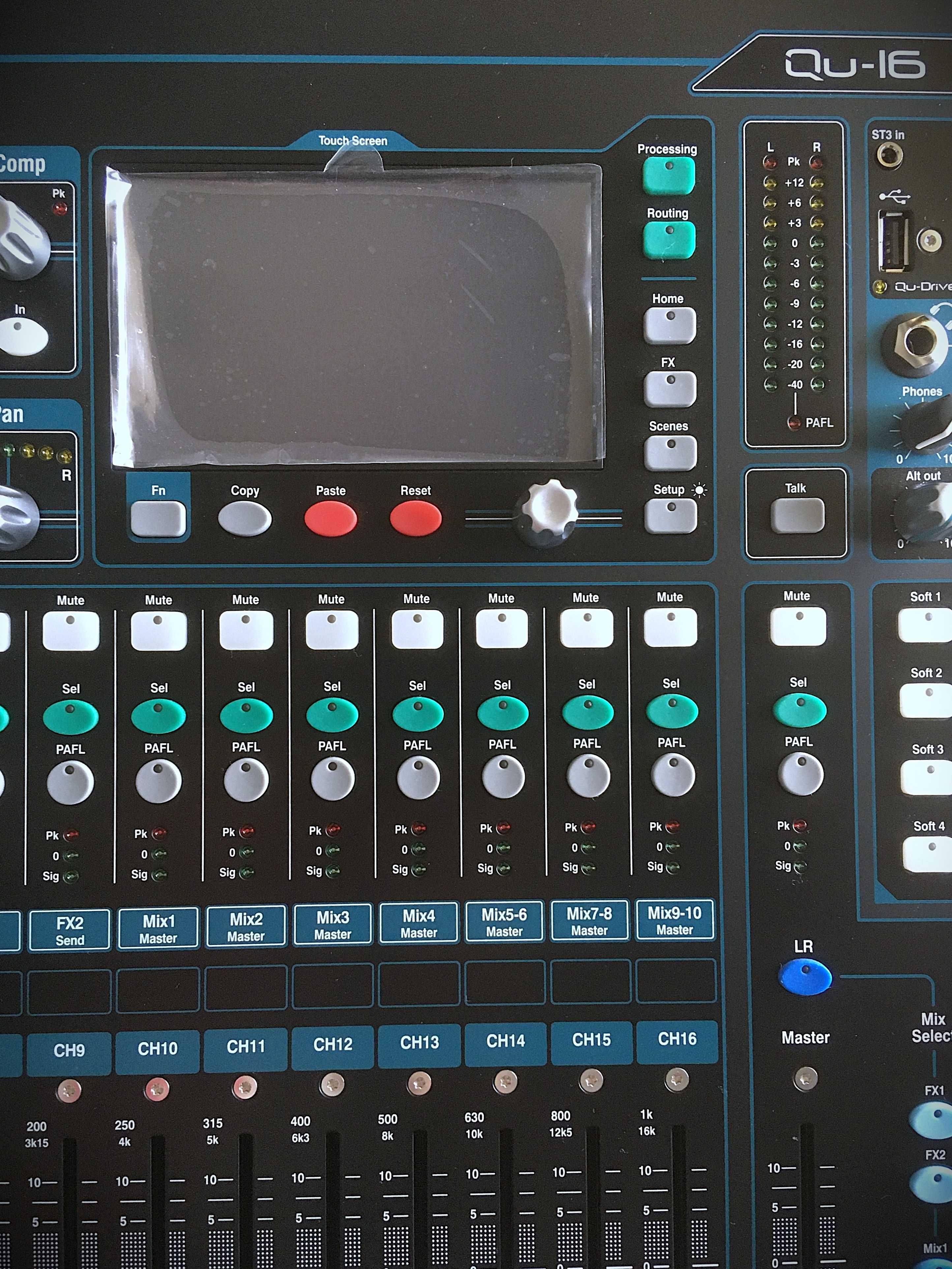 Mikser cyfrowy Allen Heath QU16 + Case