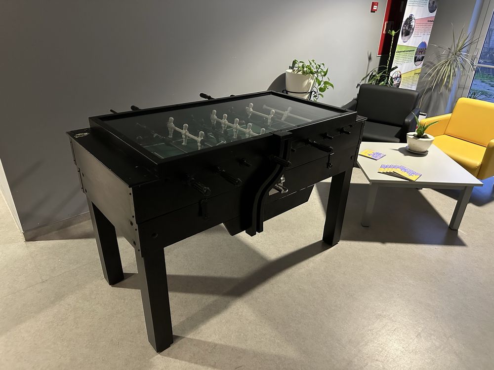 Mesa de matrauqilhos com vidro e pretencao