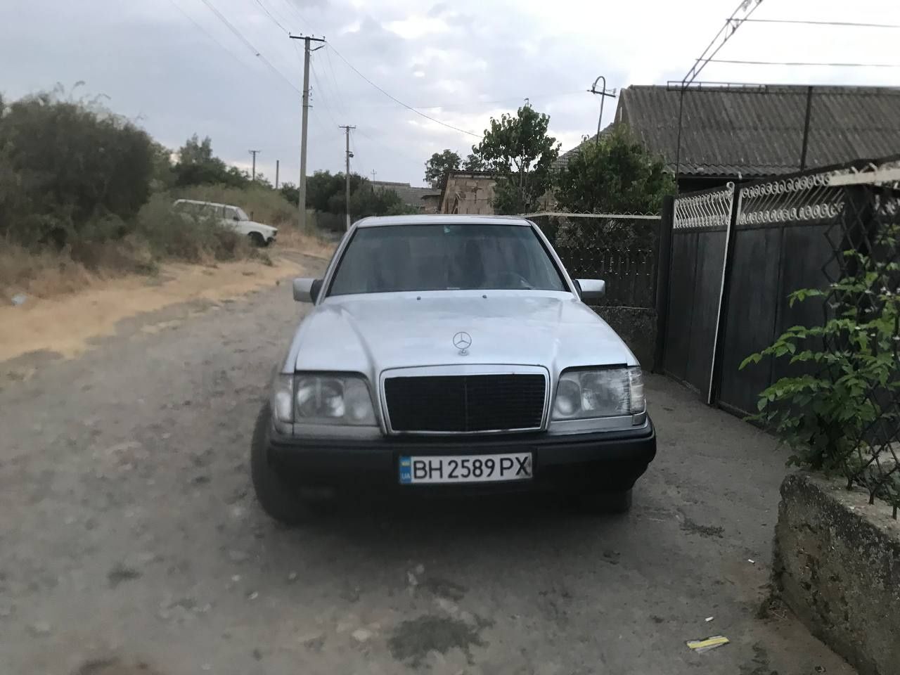 Продам мерс 124 в среднем состоянии