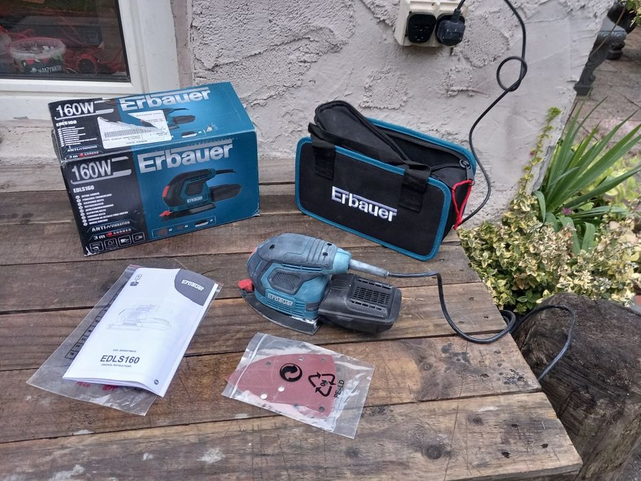 Szlifierka oscylacyjna Erbauer 160 W z torbą transportową.