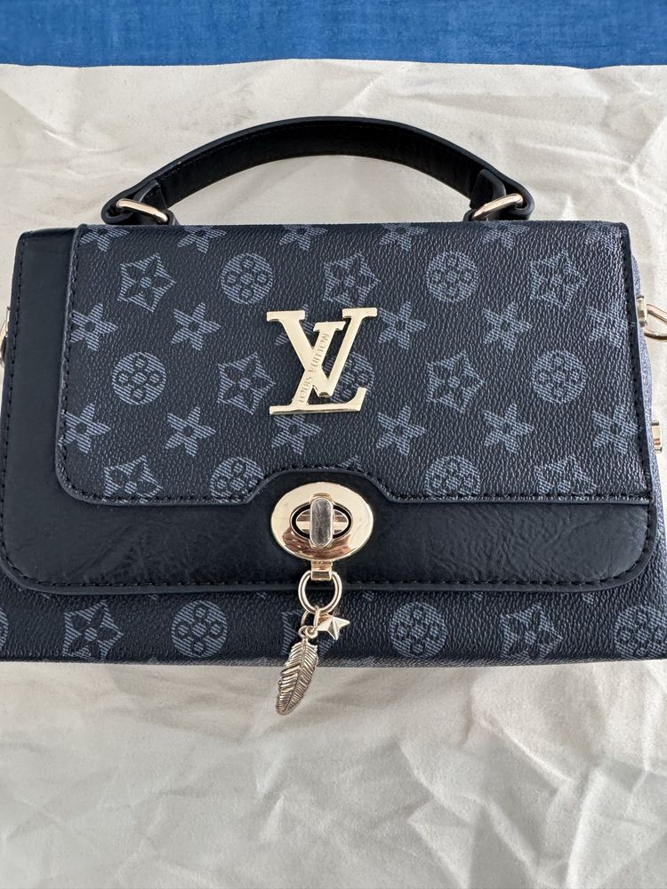 Mala LV preta nova - muito elegante