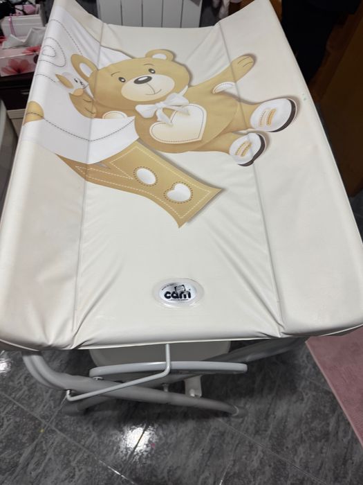 Muda fraldas com banheira marca cam