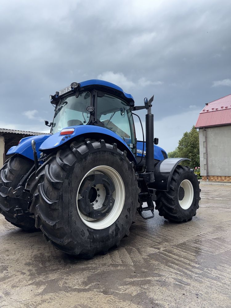 New Holland T7060